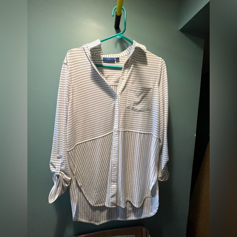 Medium Apt. 9 Shirt